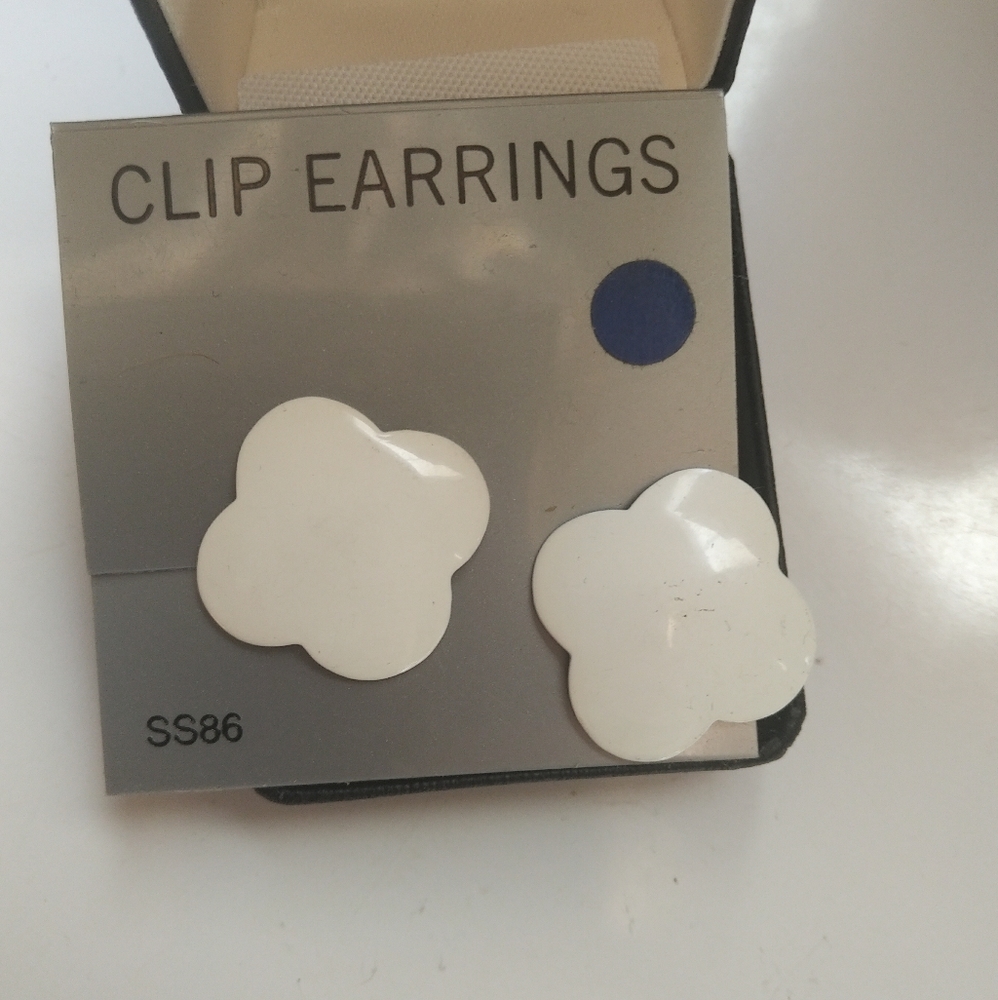 Vtg abstract floral clip earrings